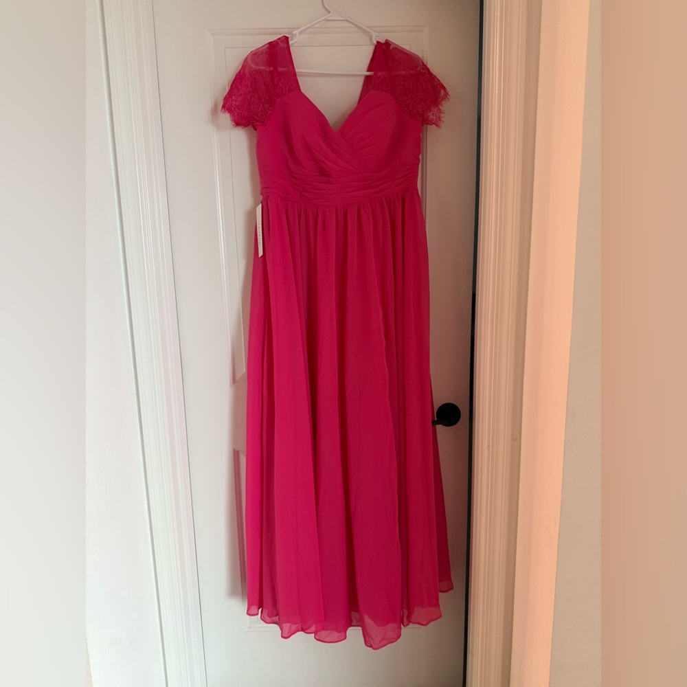 Elegant Pink Lace Sleeve Dress